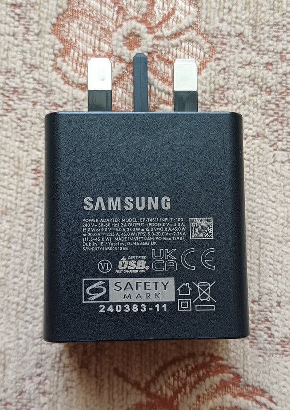 شارژر سامسونگ مدل EP-T4511 توان 45 وات سه پین به همراه کابل 1.8 متری اصلی ویتنام اورجینال